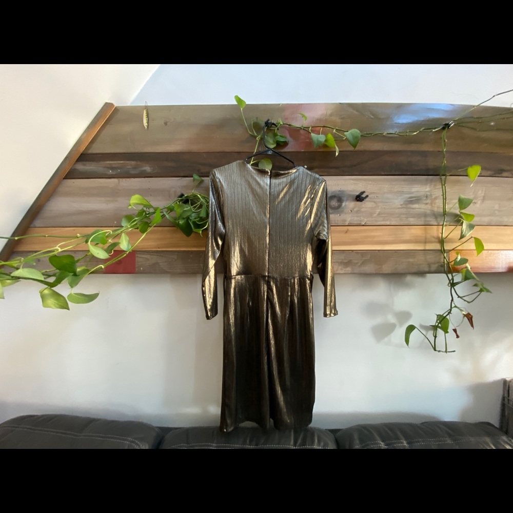 NEW LOOK Gold Sheer 3/4 Sleeve V-Neck Party Dress - Picture 8 of 10